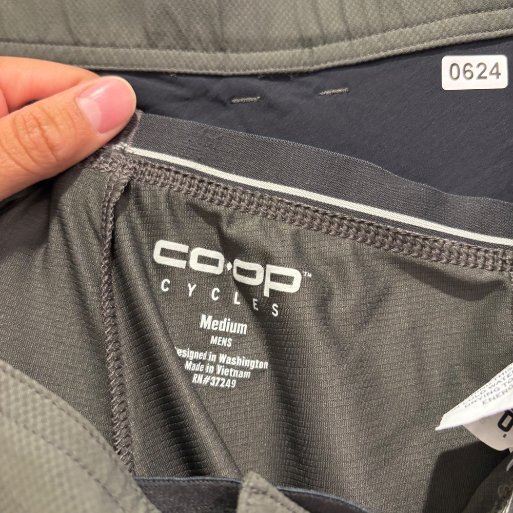 REI Co-op Cycles Mens Mountain Bike Shorts Padded Liner Green Grey Medium - Picture 3 of 7